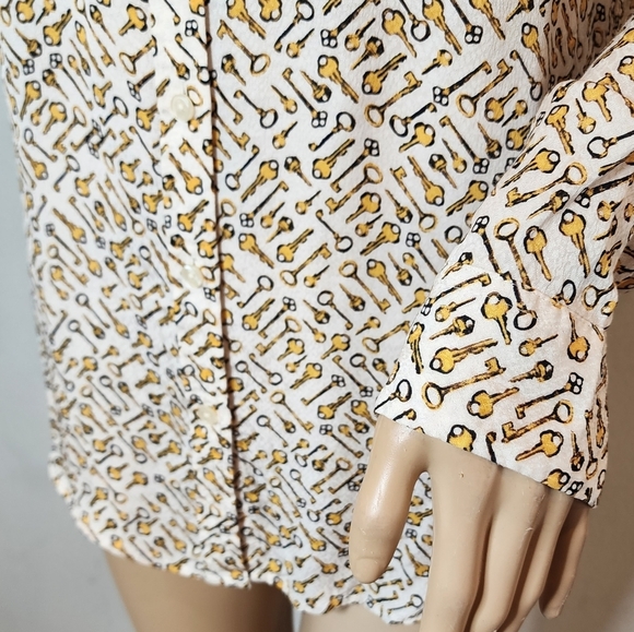 Chico's Keys Allover Print long-sleeve button down. Viscose. Chico's 0 (size 4) - Picture 9 of 16